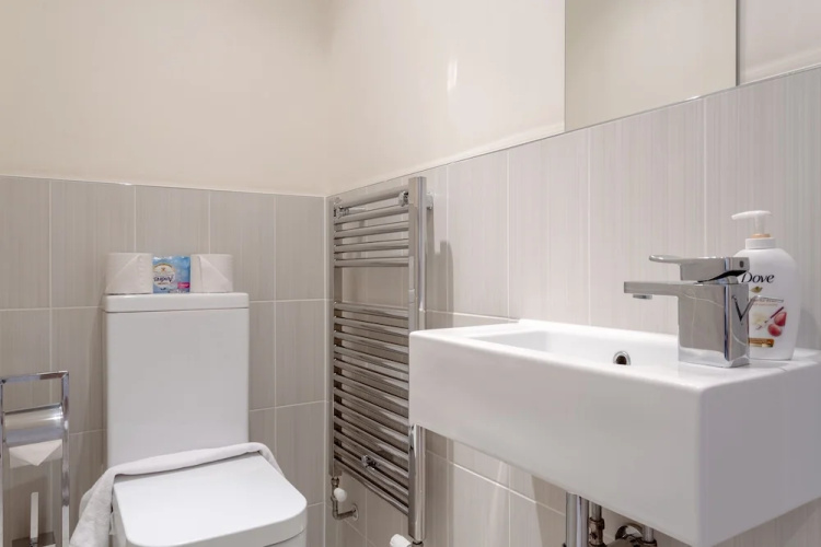 2 Bed Townhouse in Shepherds Bush