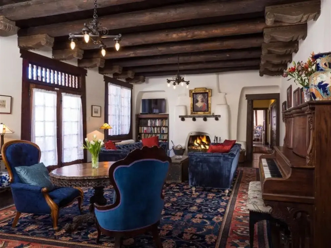 5bd Historic Pink House