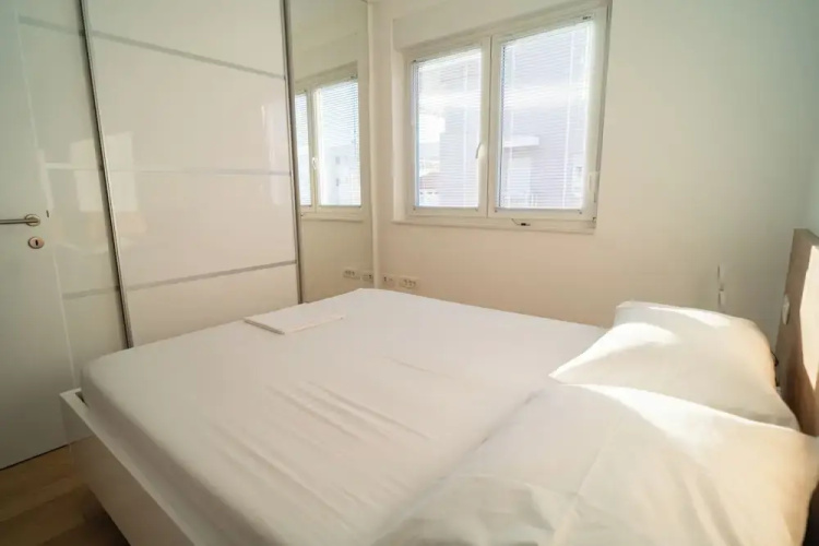 Apartment Wing 77