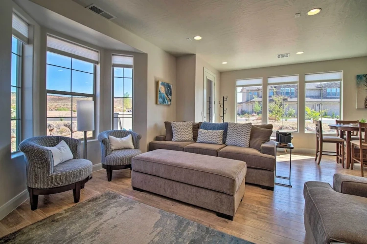 4 Bedrooms Apartment