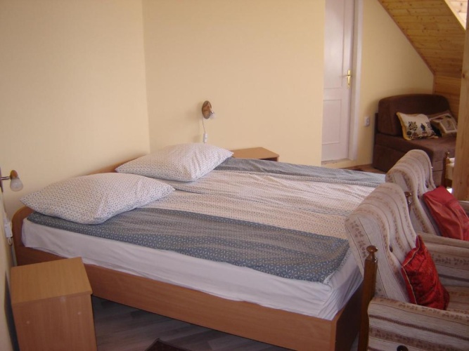 Standard Triple room