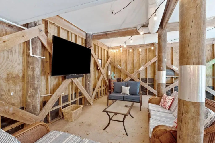 307 W Indian - The Prickly Pear