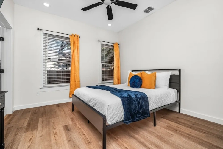 4 Bedrooms Cottage