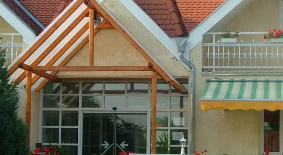 Blonder Panzio es Sörfözde