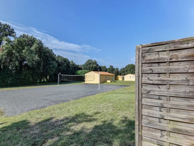 Cottage With Swimming Pool and Activities