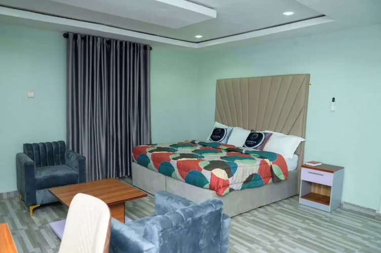 Goddis Apartments Ajah