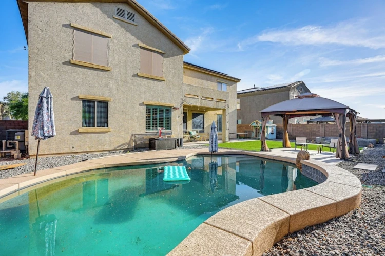 5 Bedrooms Cottage