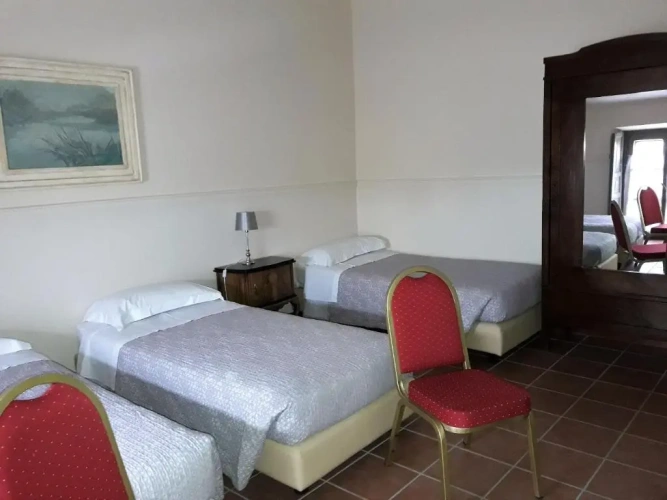 Standard Triple room
