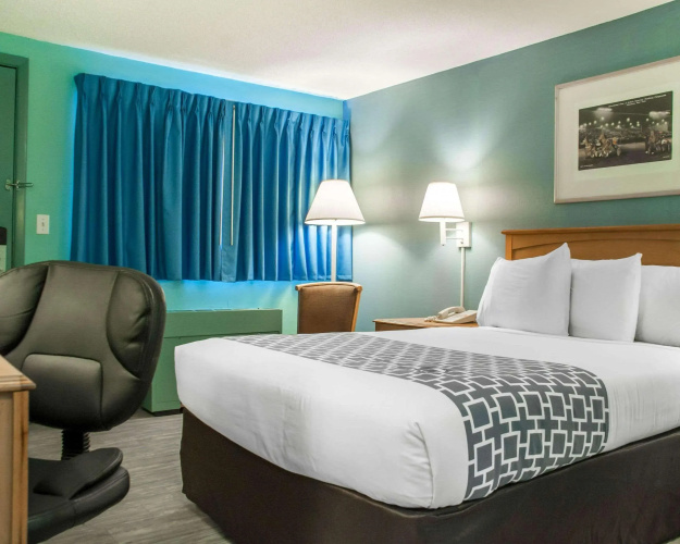 Econo Lodge South