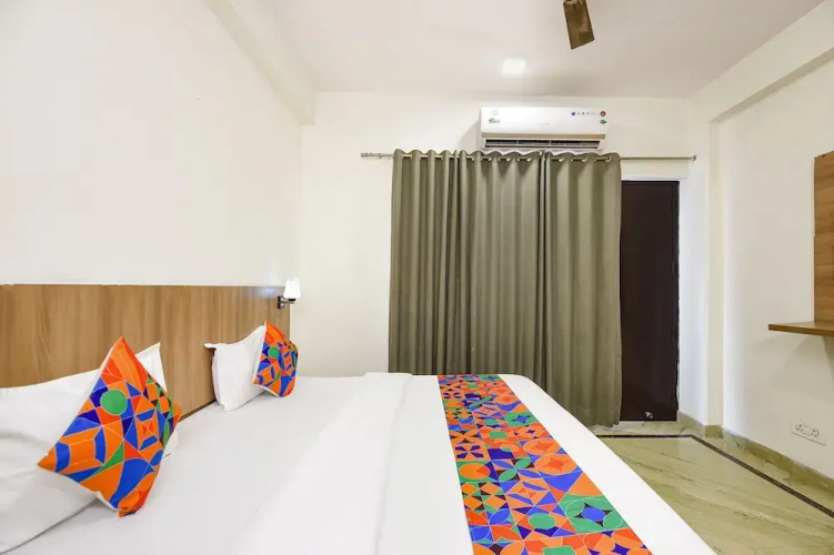 Fabhotel Log Inn Stay