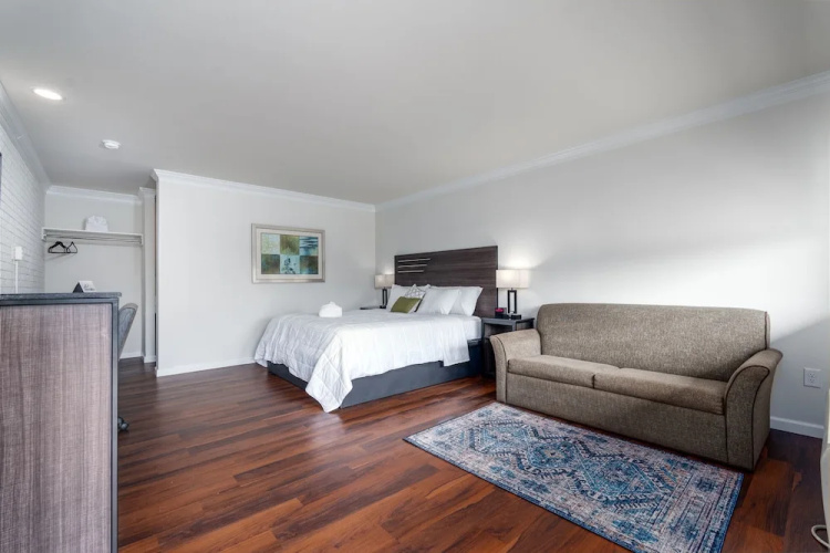 Crewe Boutique Inn