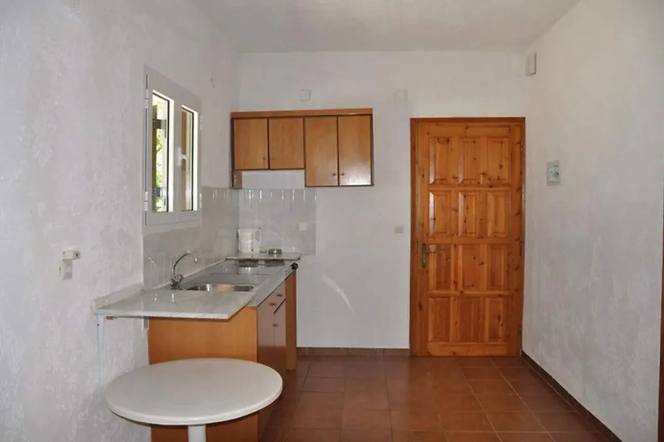 Yannis Servos Barbati Apartments