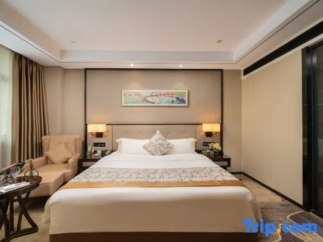 Deluxe Double room with city view