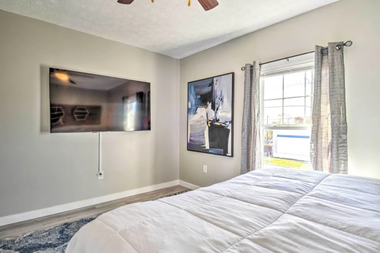 Pet-friendly Indianapolis Townhome w/ Yard!