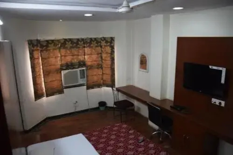 Hotel Tri-Lok Palace