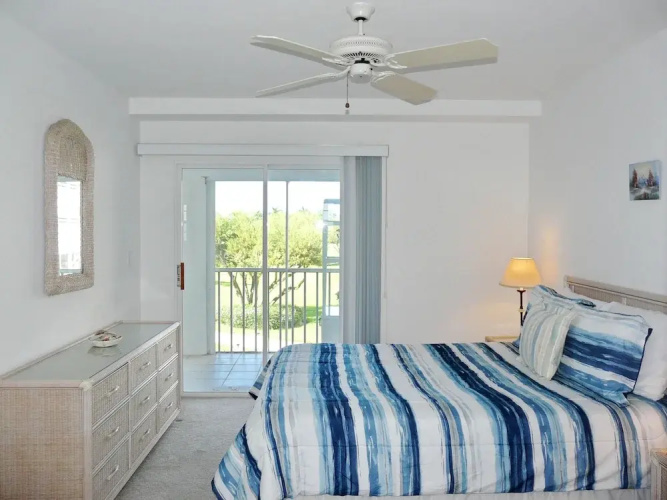 Coastal Style Condo With Pool, spa and Steps to Beach