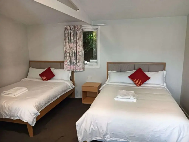 2 double and 1 sofa beds chalet 7D