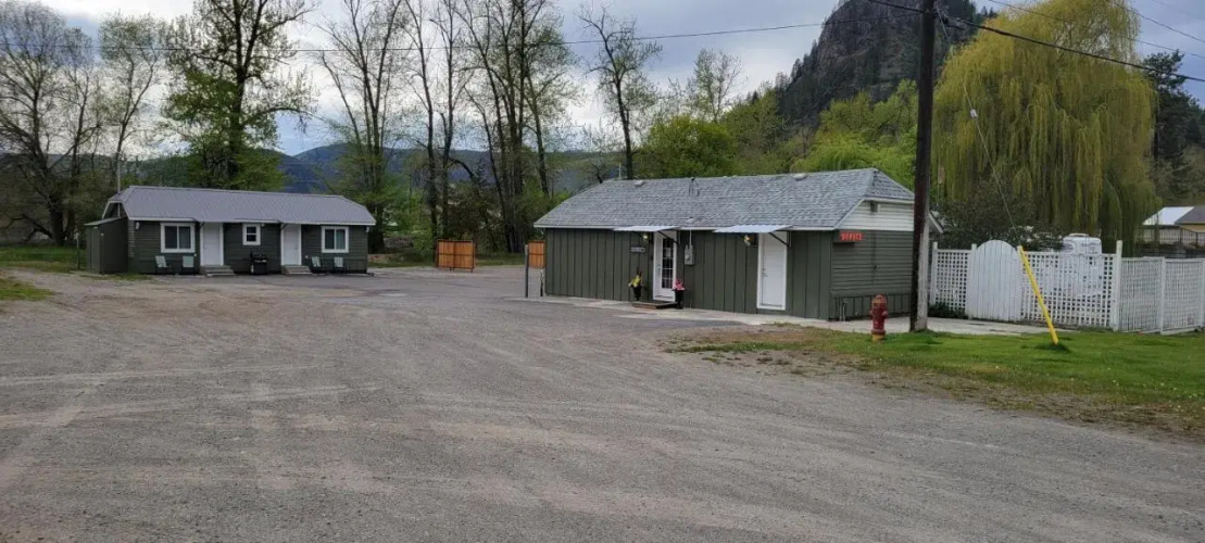 Riverside Motel
