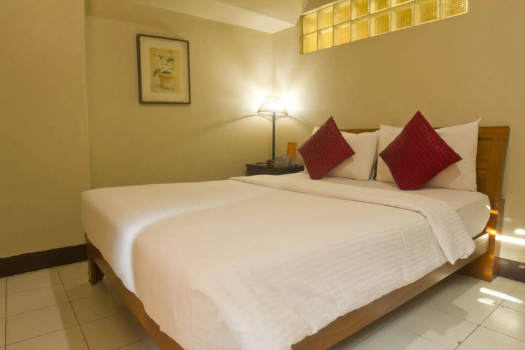 OYO 103 Artina Suites Hotel