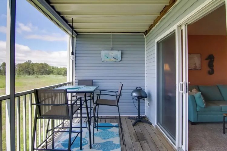 Pool & Bay Access: Serene Ocean View Oasis