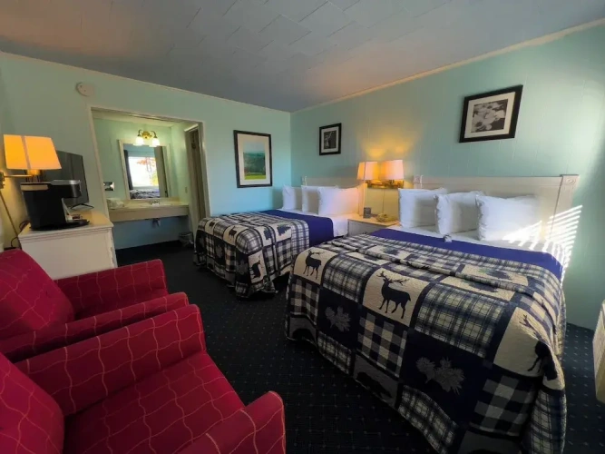 Standard Quadruple Attic room with partial view