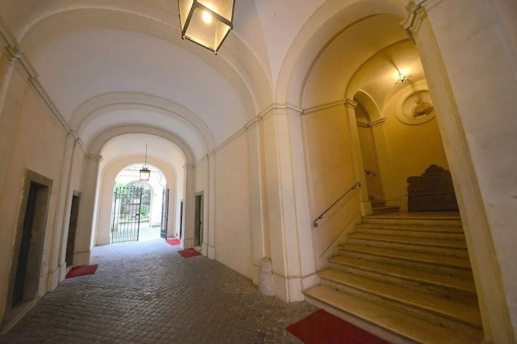 Prestigious Apartment Via Giulia