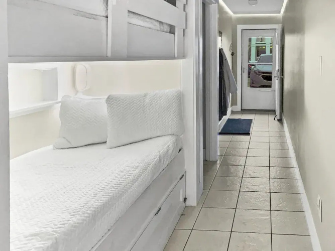 Leeward Ii-3-front Row 1 Bedroom Condo by RedAwning