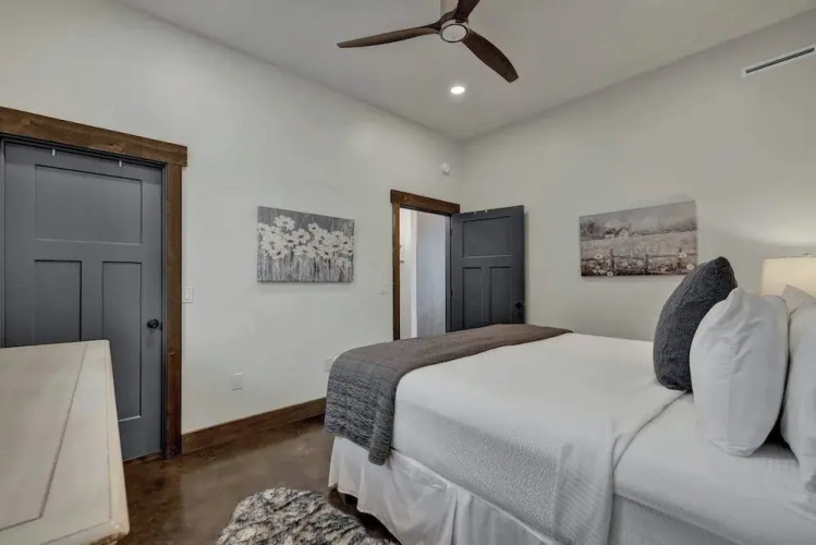 West End Nest With Hot Tub!