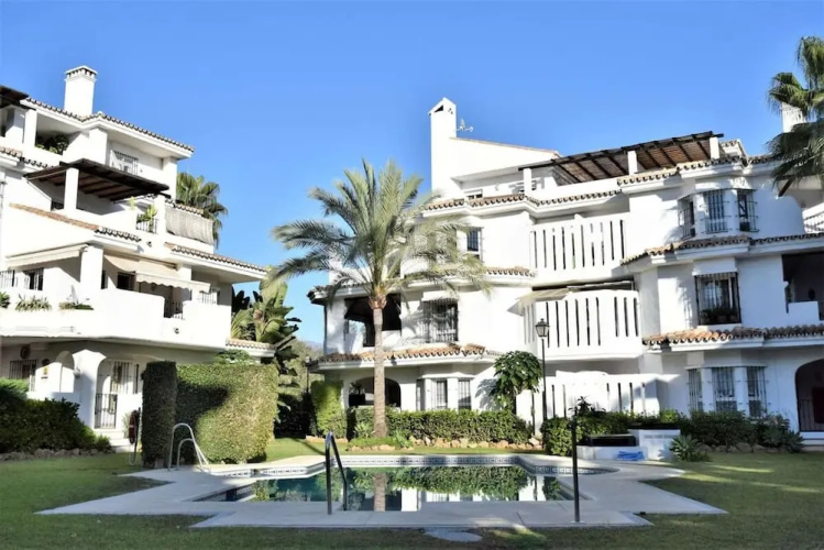 Easy Parking Poolside 2 Bedroom F-5