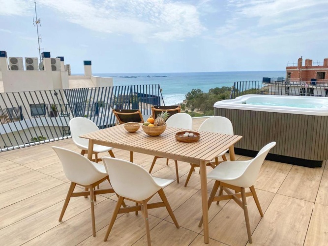 3 Bedrooms Apartment