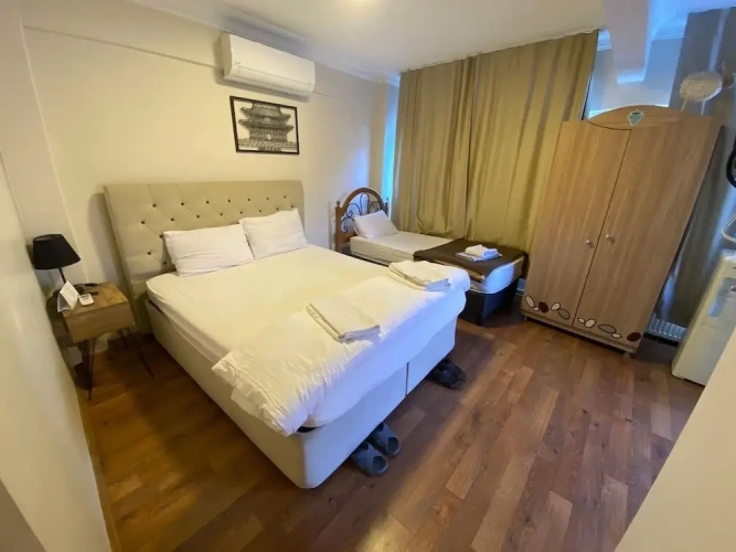 Classic Triple room with city view