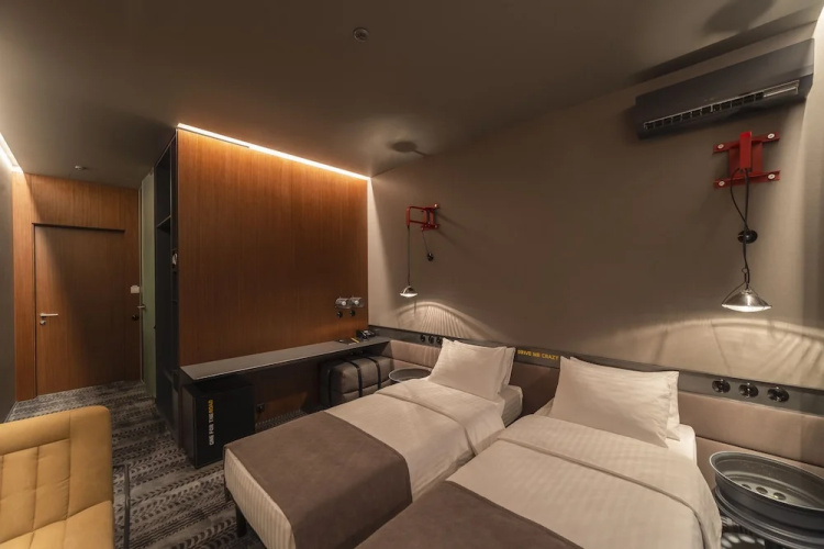Design Hotel Road