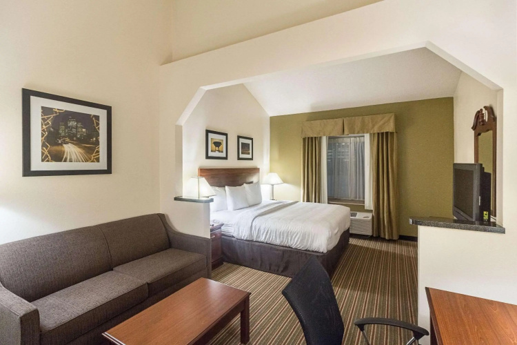 Quality Inn & Suites West Chase