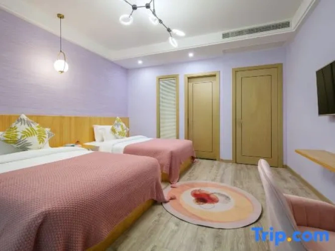 Standard Twin room with balcony and with mountain view