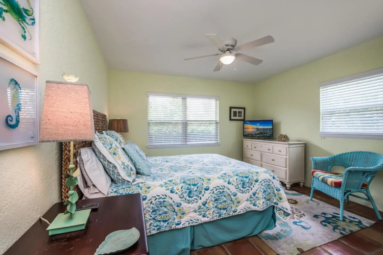 Glory Days - 206 Archer Way