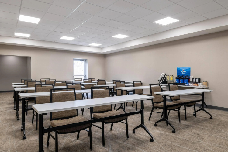 Wingate by Wyndham Geneva at SPIRE Academy