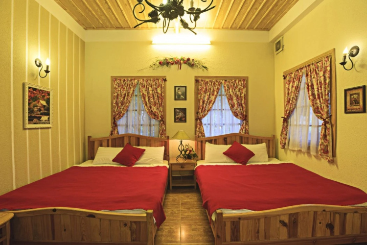 Flowersandrocks Villa