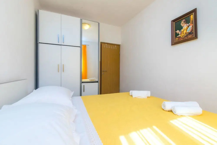 Apartments Jakov