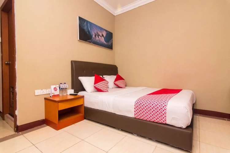 OYO 1671 D-one Hotel