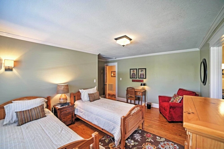 4 Bedrooms Cottage