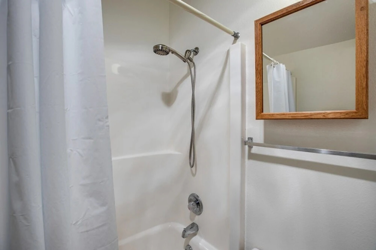 06SW - Fireplace - W/D - Kitchen - Sleeps 5