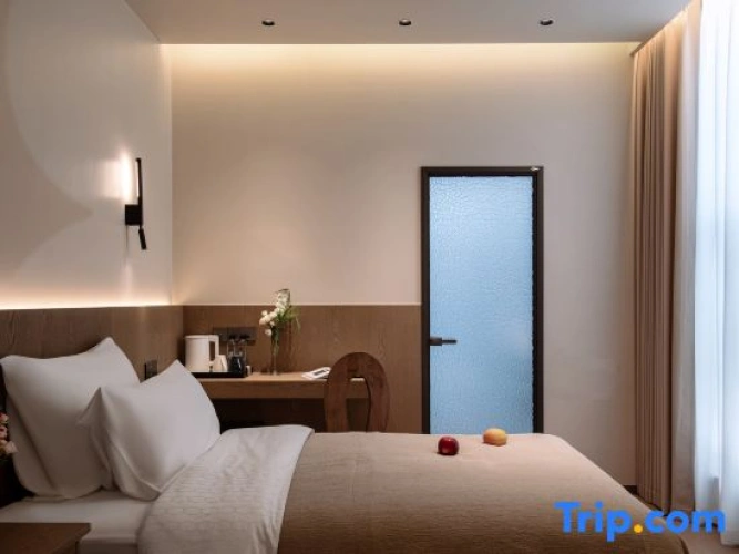 Standard Twin room with view