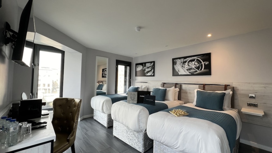 Standard Triple room