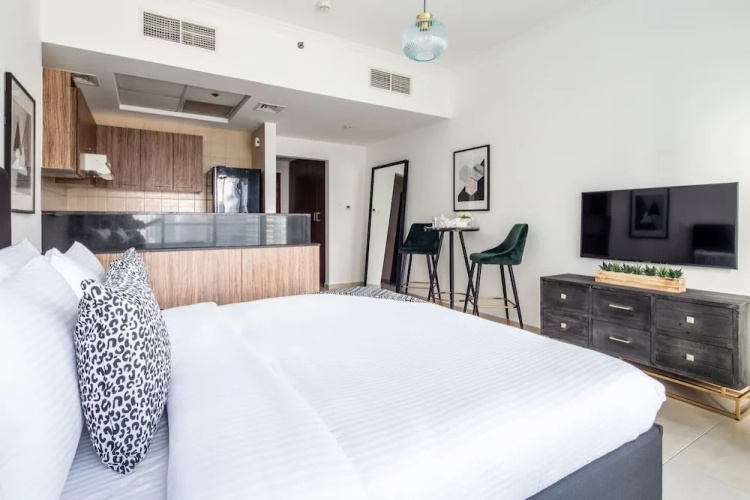 Modern Rustic Studio Apartment in Downtown Dubai