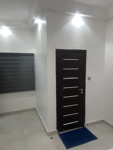 2 Bedrooms Classic Basement Apartment with balcony and with garden view
