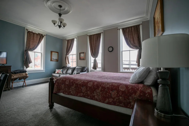 Nauvoo Temple House Hotel