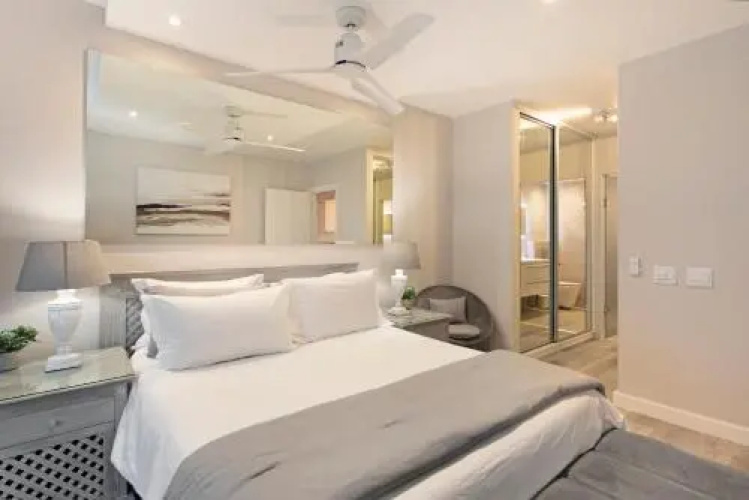 Dolphin Beach H106