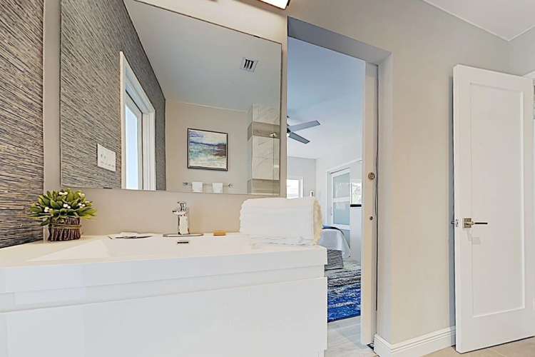 Lake Ridge W/ Pool & Private Courtyard 2 Bedroom Duplex