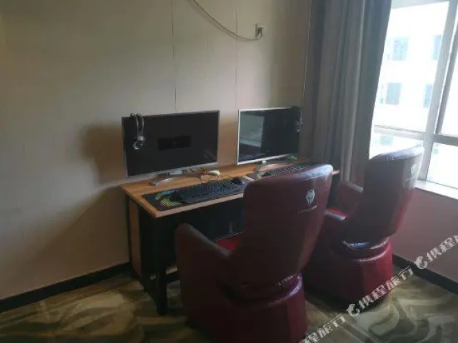 Deluxe Sextuple Suite