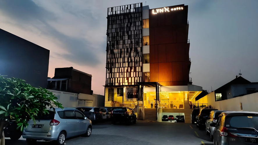 Lynn Hotel Mojokerto - Mojokerto